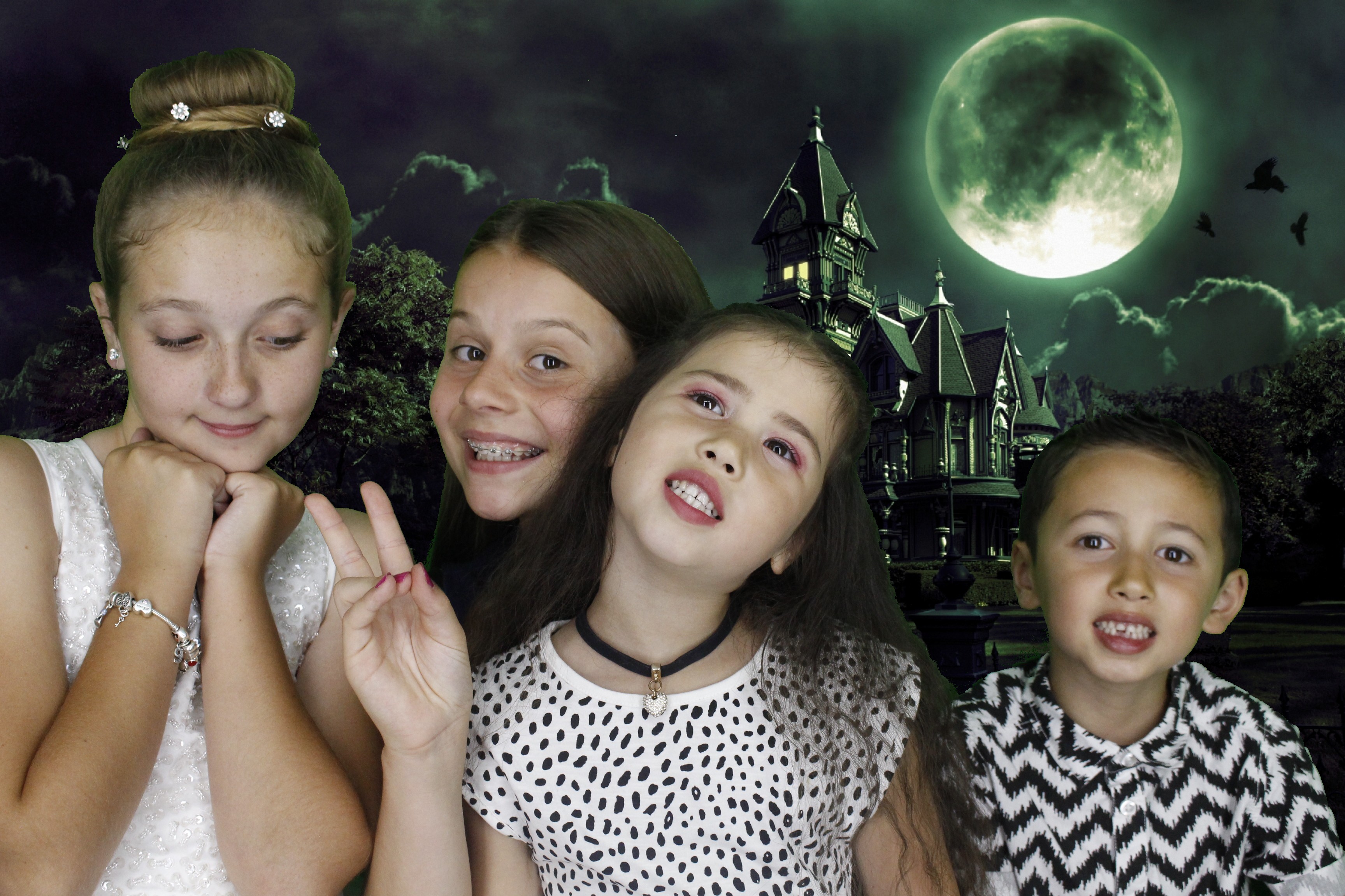 Hollie Mills | View more photos from the event at gallery.myphotoboothexperience.co.uk/u/MyPhotoBoothExperienceLtd/Hollie-Mills